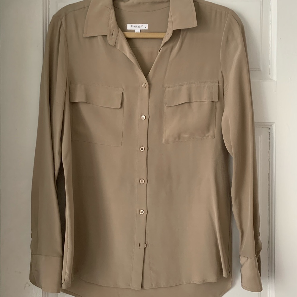 Equipment silk tan button down sz. Medium